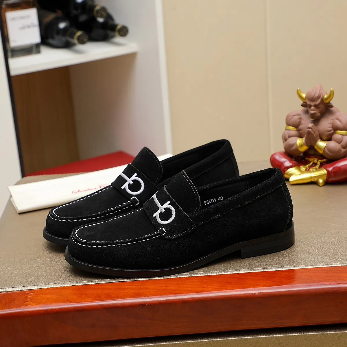Men's shoes 💰460 🔥 Ferragamo new men's casual slip-on shoes 🇨🇳 Official website original 1:1 mold, original quality 💯 fine workmanship, high-end luxury ☘ The upper is made of imported Italian first-layer cowhide 🌴 Luxurious water dyeing 🐂 Leather lining 🍓 Rubber wear-resistant and non-slip outsole, breathable and comfortable to wear 🍍 The first choice for high-taste men, color optional! Code number 38-44 (45.46. Customized)
